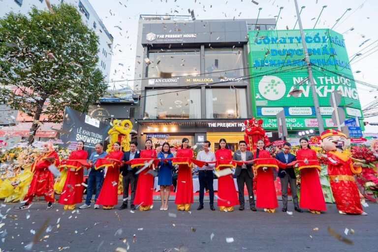 Khai trương THE PRESENT HOUSE - Phong Châu, Nha Trang