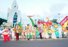 Dịch Vụ Người Mẫu Nước Ngoài Tại Nha Trang Chuyên Nghiệp Mẫu Tây tham gia sự kiện của Vietjet tại Carnival Ánh sáng – Liên hoan Du lịch Biển Nha Trang 2024.