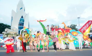 Dịch Vụ Người Mẫu Nước Ngoài Tại Nha Trang Chuyên Nghiệp Mẫu Tây tham gia sự kiện của Vietjet tại Carnival Ánh sáng – Liên hoan Du lịch Biển Nha Trang 2024.